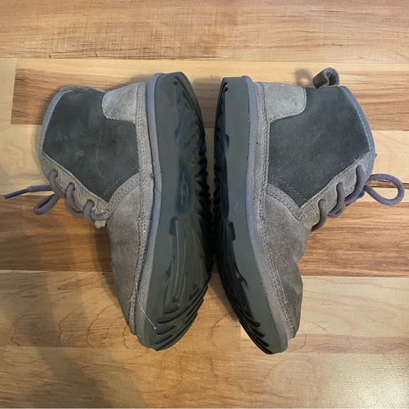 UGG Kids Gray Neumel Boot | 1 - Picture 6 of 10